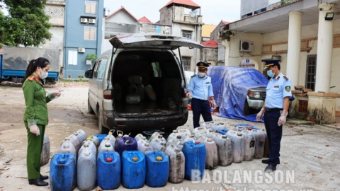 Cục QLTT Lạng Sơn: Phát hiện phương tiện vận chuyển hơn 1.000 kg mỡ nước không rõ nguồn gốc