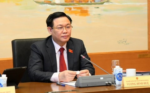Chủ tịch Quốc hội: Cuộc sống không có bảo hiểm giống như đi cầu thang mà không có tay vịn