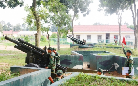 Khi cán bộ nêu gương trong huấn luyện