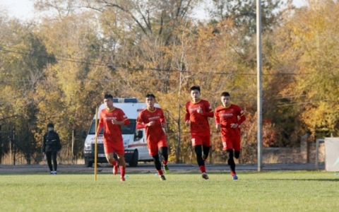 U23 Việt Nam làm quen SVĐ Dolen Omurzakov, sẵn sàng cho trận ra quân