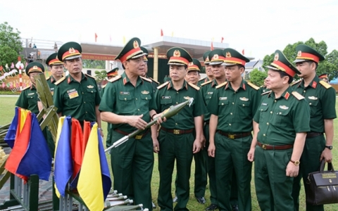 Xây dựng các trường quân sự chính quy, mẫu mực
