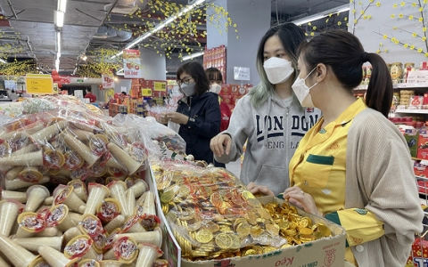 Nhộn nhịp thị trường bánh kẹo dịp Tết