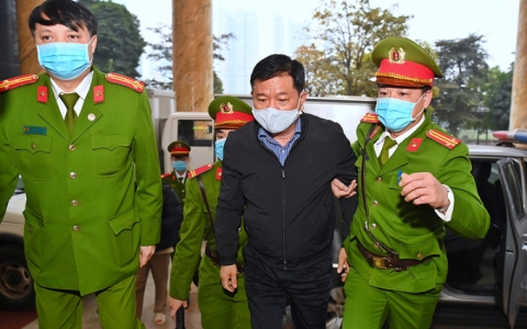 Ông Đinh La Thăng tiếp tục hầu toà