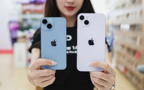 Đại lý Apple tại Việt Nam bị bắt mua iPhone 14 kiểu "bia kèm lạc"?
