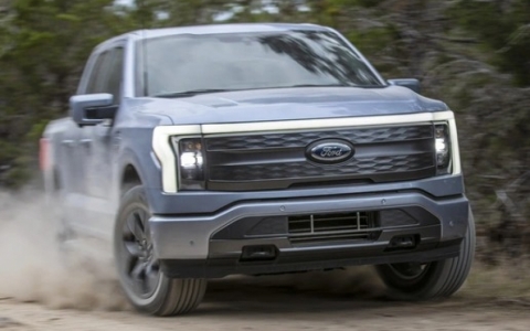 Ford tạm dừng bán hàng loạt xe vì lỗi hộp số và pin