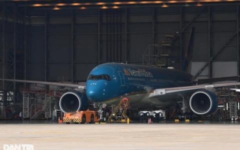 Vietnam Airlines lỗ liền 3 năm, cổ phiếu "lâm nguy"