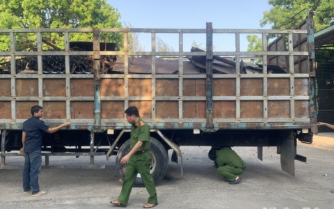 Bắt quả tang nhóm nghi can lừa đảo khi thu mua phế liệu tại Đồng Nai