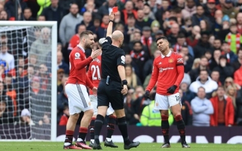 HLV Ten Hag chỉ trích trọng tài sau trận hòa của Man Utd