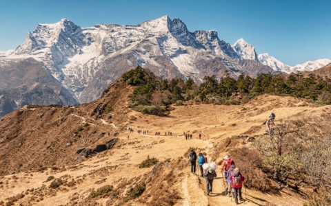 Nepal cấm hoạt động du lịch đi bộ đường dài tự túc