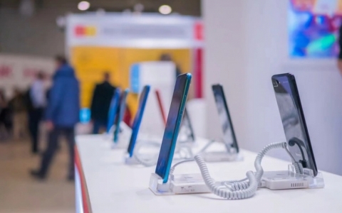 Người Nga đổ xô đi mua smartphone