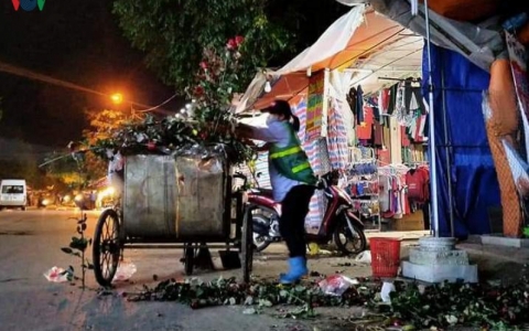 Nhọc nhằn nghề lao công mùa dịch