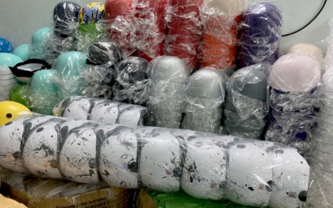 Triệt phá xưởng sản xuất mũ bảo hiểm giả thương hiệu Nón Sơn tại TP.HCM