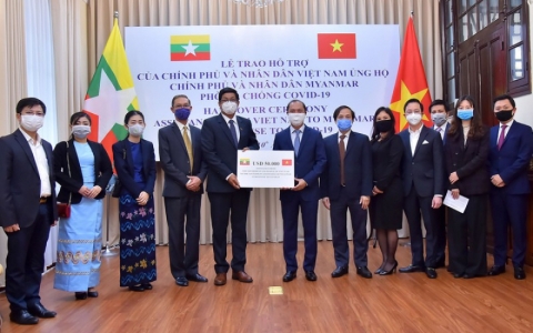 Việt Nam trao tặng Myanmar 50.000 USD hỗ trợ phòng, chống Covid-19