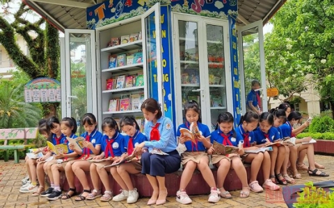 Đội ta lớn lên cùng đất nước