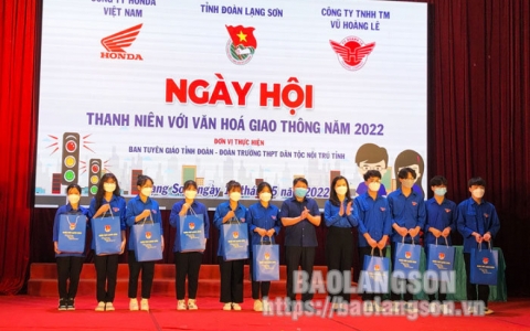 Hơn 500 thanh niên tham gia Ngày hội Thanh niên với văn hóa giao thông