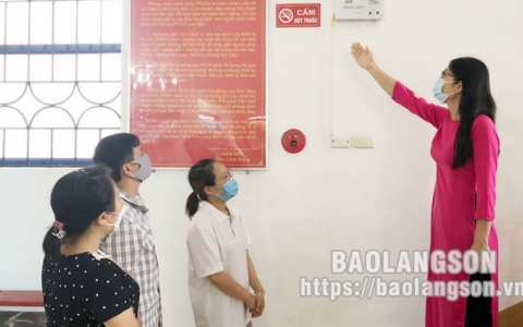 Từng bước giảm thiểu khói thuốc ở các điểm du lịch