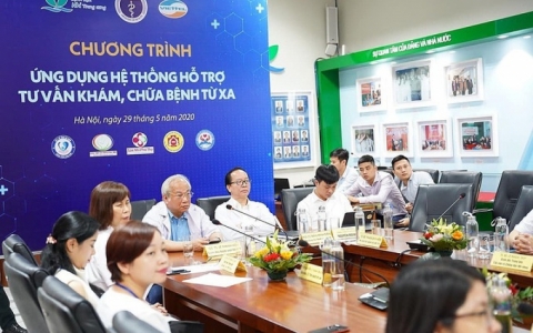 Bác sĩ viện Nhi Trung ương khám chữa bệnh từ xa