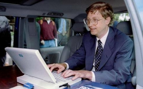 'Cơn thủy triều Internet' trong mắt Bill Gates năm 1995