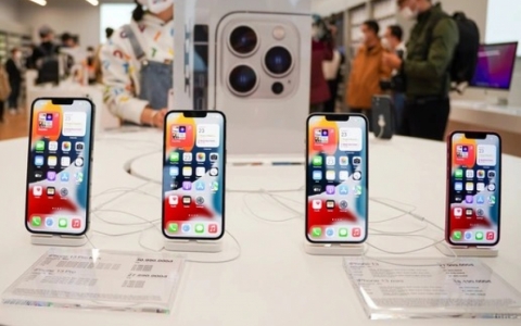 Giá iPhone đồng loạt giảm sâu tại Việt Nam