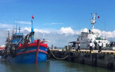 Phát hiện tàu vận chuyển 85.000 lít dầu không rõ nguồn gốc