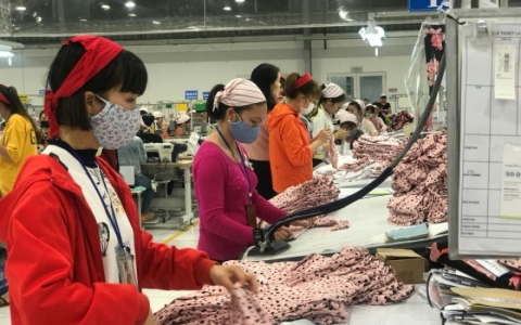 Quan tâm, bảo đảm lợi ích công nhân lao động làm thêm giờ