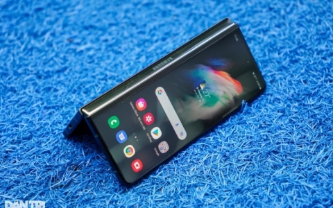 Giá Galaxy Z Fold3 giảm chục triệu đồng tại Việt Nam