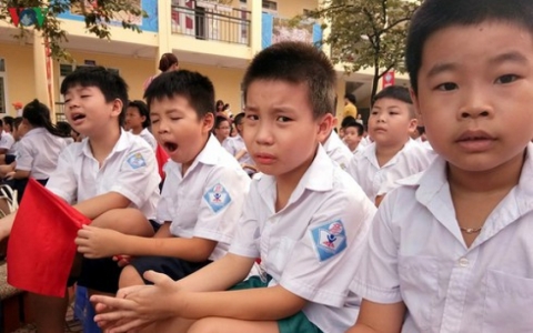 “Chưa học hết năm nay, con tôi đã lo học chạy hè cho kịp năm sau”!