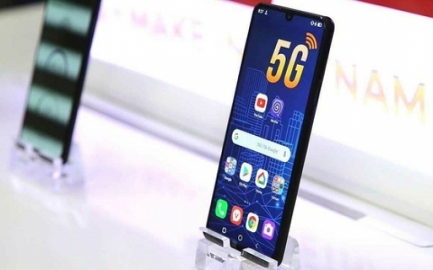 Người Trung Quốc bất ngờ với smartphone 5G Việt Nam