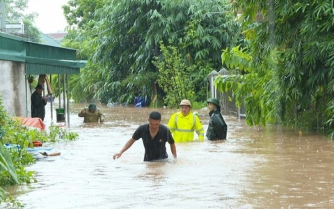 Nhiều nơi ở Quảng Ninh bị nước lũ "nhấn chìm" sau cơn bão số 3