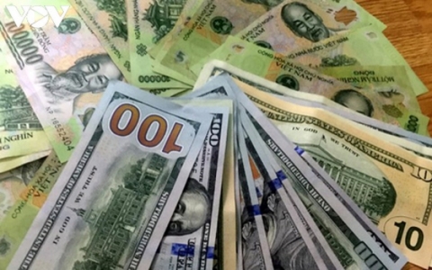 Giá USD tại các ngân hàng thương mại vẫn “giậm chân tại chỗ”