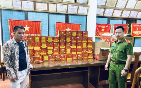 Bắt giữ 3 đối tượng buôn bán trái phép pháo nổ