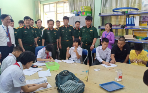 Tổng cục Hậu cần trao vật chất, trang bị hậu cần tặng Làng Hữu nghị Việt Nam