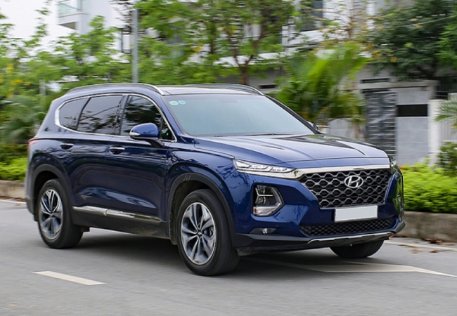 Hyundai Santa Fe giảm giá hơn 80 triệu xả hàng tồn