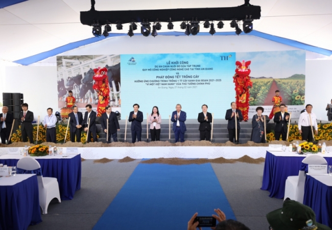 Phó Thủ tướng Trương Hòa Bình dự lễ Khởi công dự án bò sữa lớn nhất ĐBSCL tại An Giang