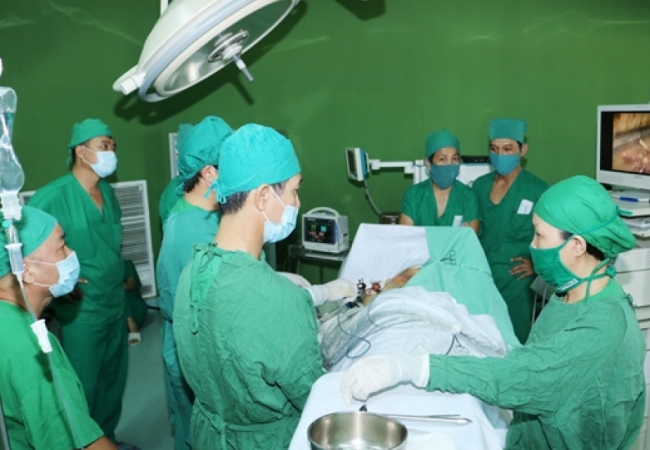 Y đức vẹn toàn của những "chiến sĩ áo trắng"