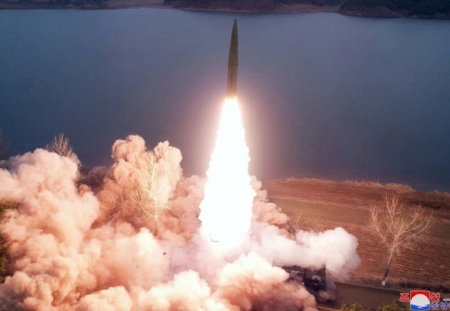 Triều Tiên phóng tên lửa sau cảnh báo xung đột