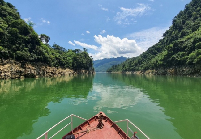 “Lạc trôi” trên dòng sông Gâm, nghe hát Then giữa đất trời Hà Giang, Tuyên Quang