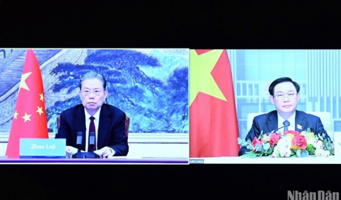 Chủ tịch Quốc hội Vương Đình Huệ hội đàm trực tuyến với Ủy viên trưởng Nhân đại toàn quốc Trung Quốc Triệu Lạc Tế