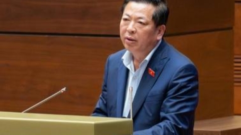 Bộ trưởng than “khổ lắm” khi giải trình về việc cấp phép xây dựng