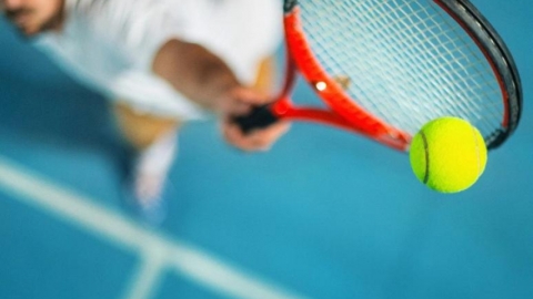 H&agrave; Nội: Người đ&agrave;n &ocirc;ng ngừng tim khi chơi tennis