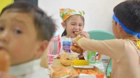 Những đồ ăn quen thuộc h&agrave;ng ng&agrave;y dễ khiến trẻ bị sỏi thận