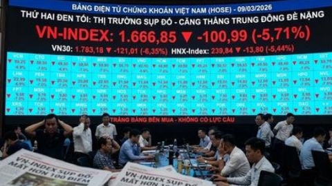Gi&aacute; dầu tăng sốc, VN-Index bốc hơi hơn 100 điểm ngay khi mở cửa