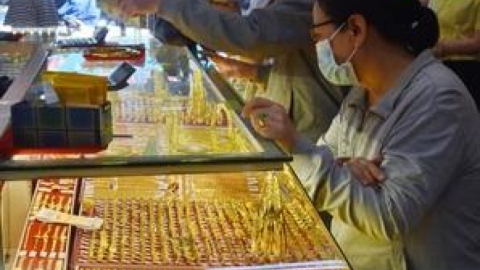 Gi&aacute; v&agrave;ng h&ocirc;m nay 13-3: V&agrave;ng thế giới giảm s&acirc;u 112 USD