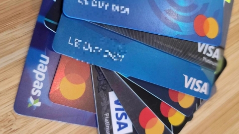 Rủ nhau kiểm tra, hủy thẻ sau vụ vay 8,5 triệu thành nợ 8,8 tỷ đồng