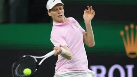 Sinner thắng nghẹt thở Fonseca, v&agrave;o tứ kết Indian Wells