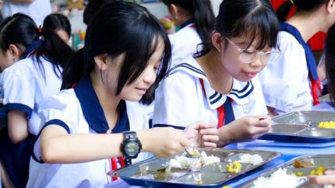 Vụ nghi &ldquo;h&ocirc; biến&rdquo; thịt hết hạn: C&ocirc;ng bố 7 trường d&ugrave;ng sản phẩm từ Sago Food