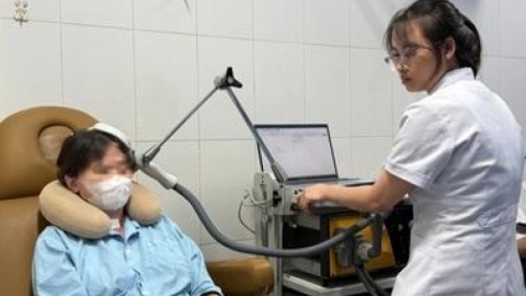 5 năm nghe &ldquo;tiếng n&oacute;i lạ&rdquo;, người phụ nữ sống trong nỗi sợ bị truy s&aacute;t