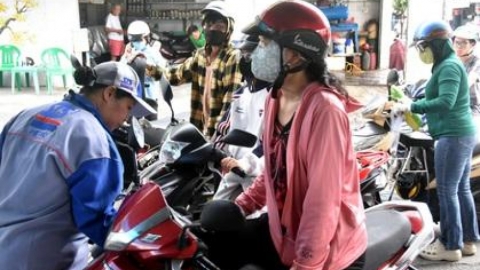 Gi&aacute; dầu diesel giảm th&ecirc;m gần 2.000 đồng/l&iacute;t