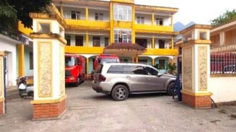 Khởi tố người đ&agrave;n &ocirc;ng đỗ xe chắn ngang cổng Trạm CSGT