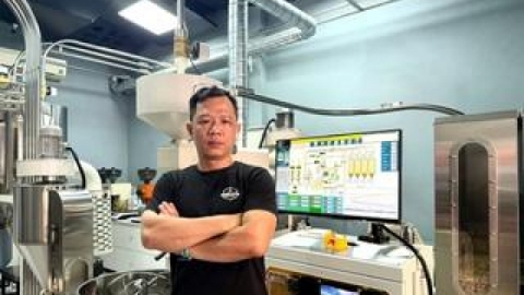 Kỳ c&ocirc;ng với nghề rang xay c&agrave; ph&ecirc;